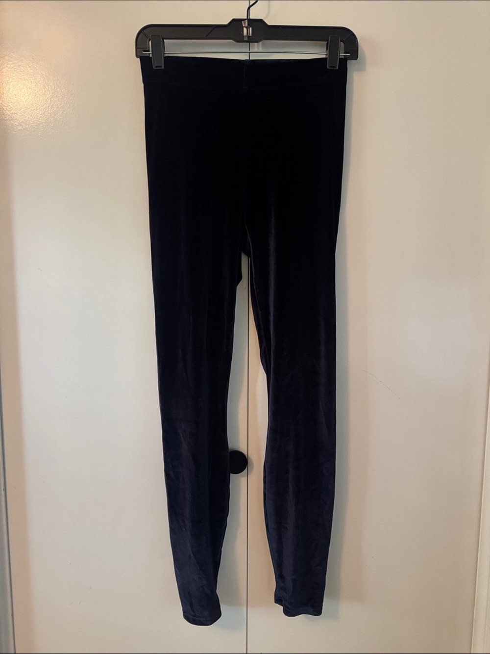 Fabletics Women’s Navy Velvet Leggings